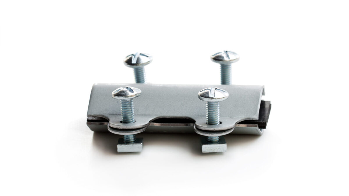 How to use a pipe repair clamp